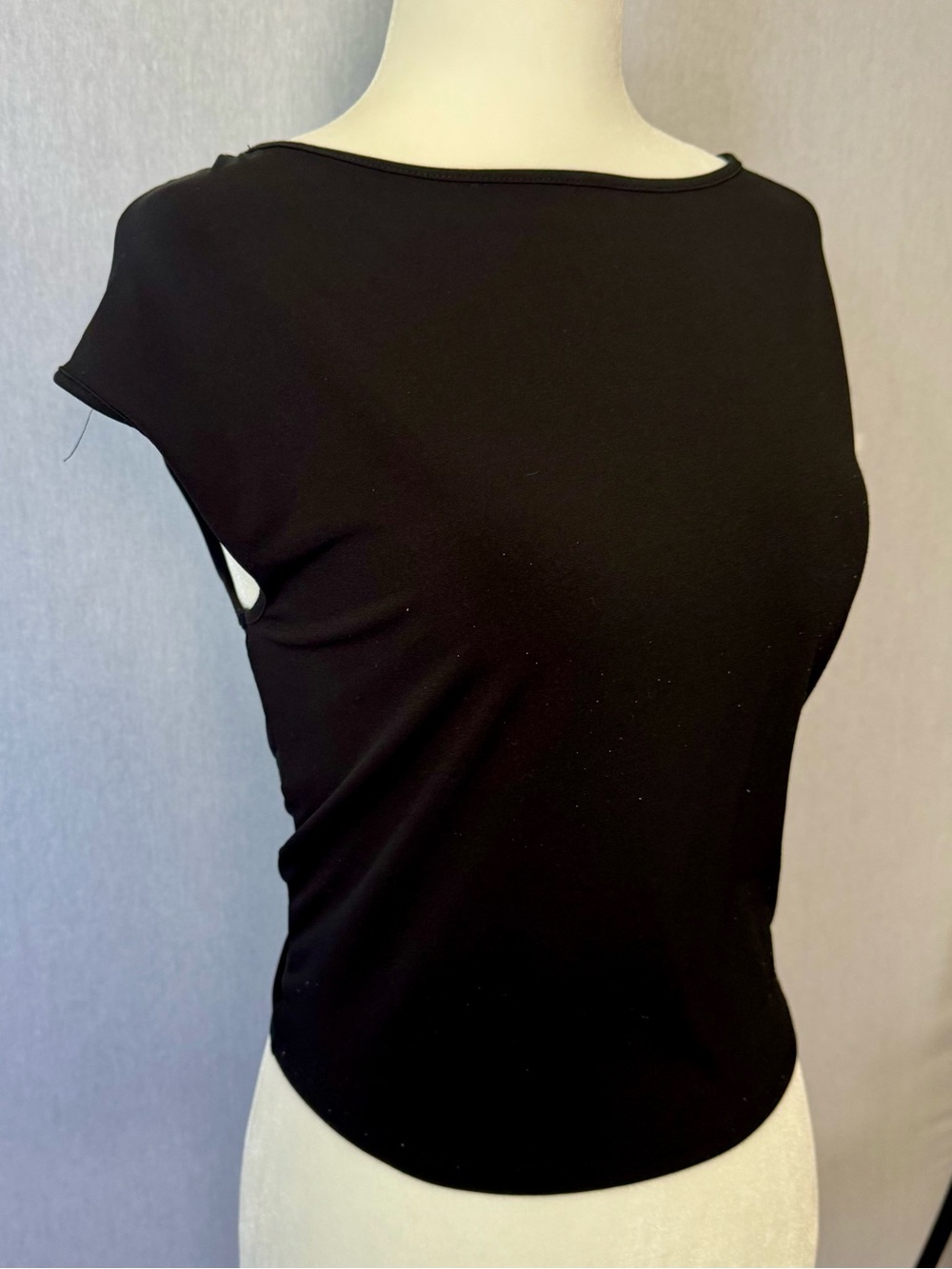 Women's Open back Black Scoop-Neck Cap Sleeve Tieback Crop Top